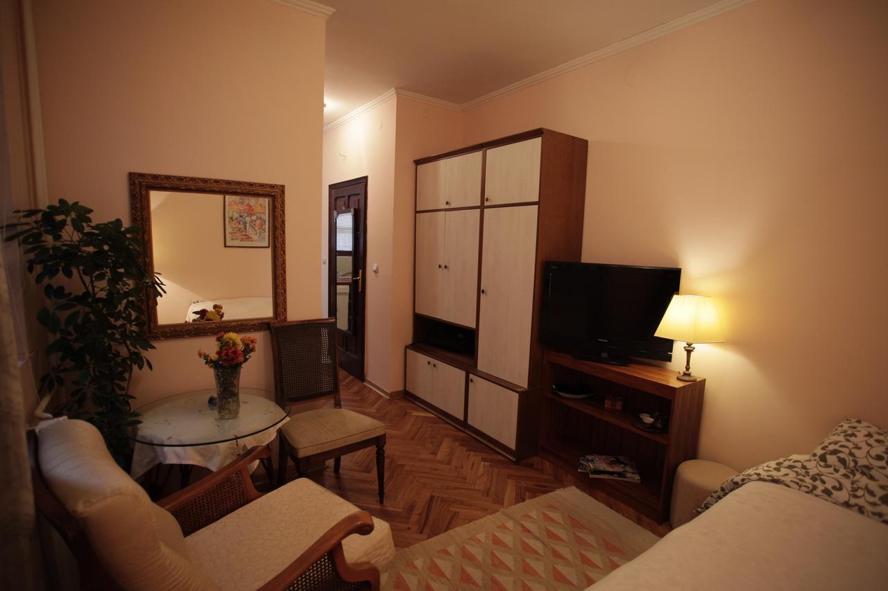 Studio Hram Belgrado Esterno foto